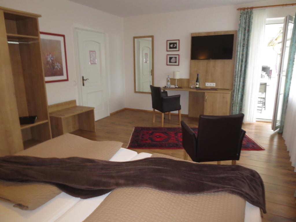 Wein & Gaestehaus Rosenlay Lieser Bagian luar foto
